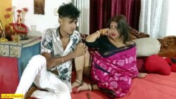 Teen Xxxआंटी ने अपनी चूत खोल दी चुदवाने के लिए वीडियो